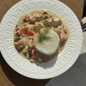 Курица в томатно-сливочном соусе