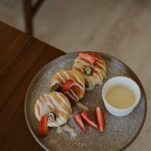 Сырники (нутела, сгущенка, сметана, джем)